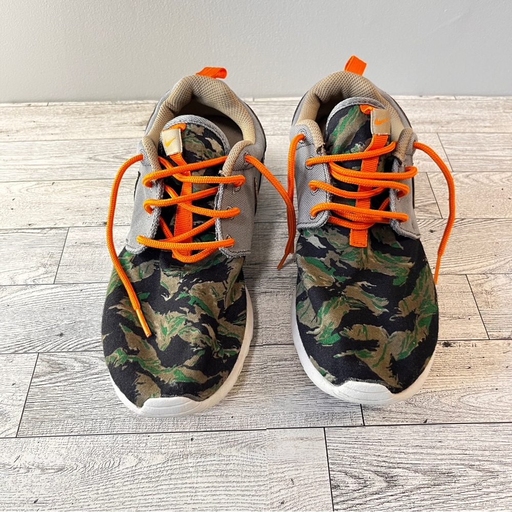Big Kids Nike Camouflage Sneakers with Orange Accents Size 5